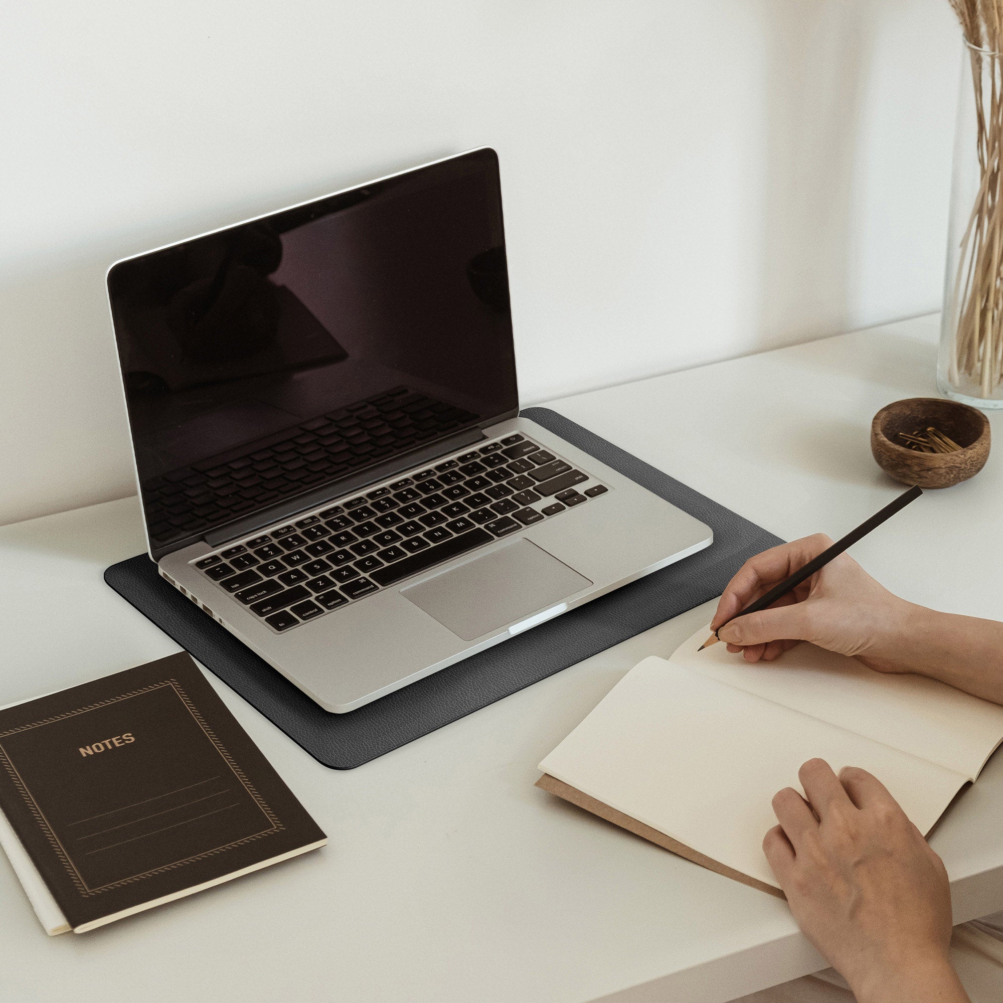 The Benefits of Using a Leatherette Desk Blotter Pad: Style and Function Combined